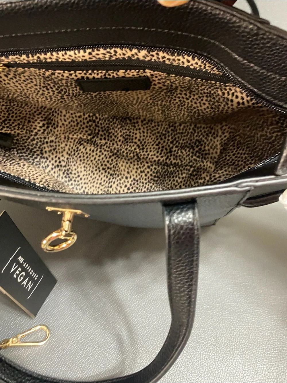 NWT Isabelle Vegan Bucket Shoulder Bag